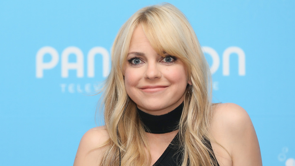 Anna Faris smiling