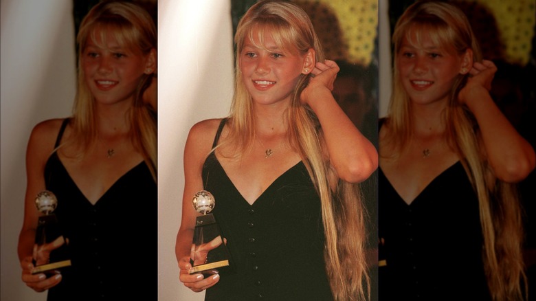 Anna Kournikova smiling 