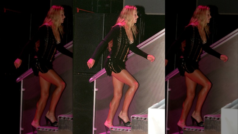 Anna Kournikova walking up stairs