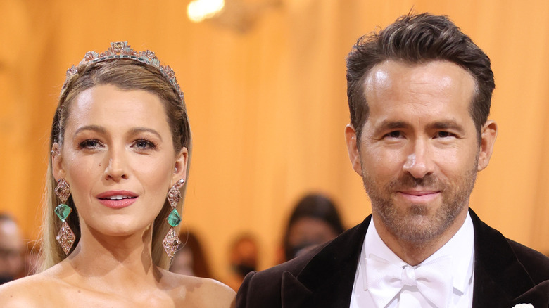 blake lively and ryan reynolds smiling