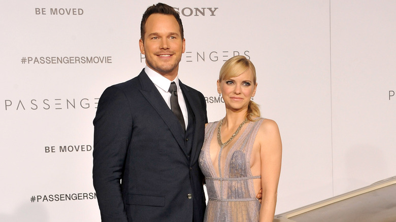 Anna Faris and Chris Pratt smiling for photos