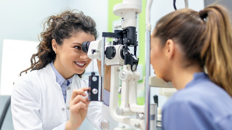 Eye doctor examines patient 