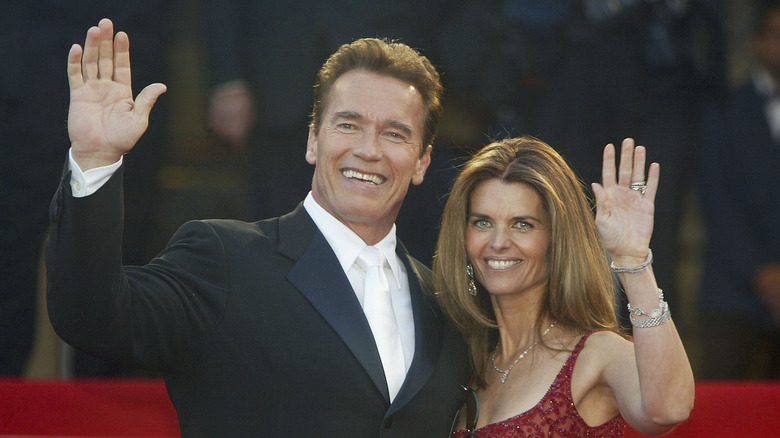 Arnold Schwarzenegger and Maria Shriver waving