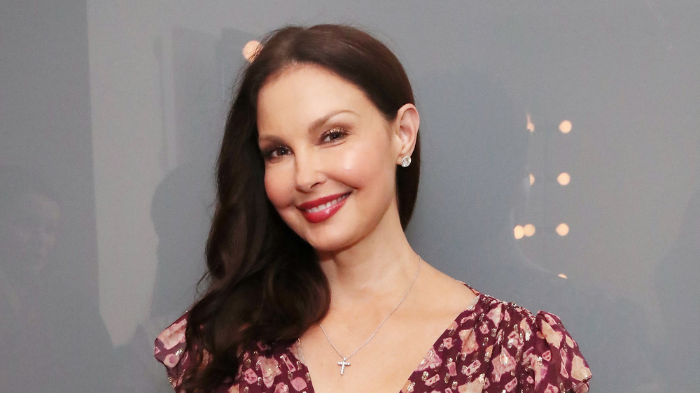 Ashley Judd posing