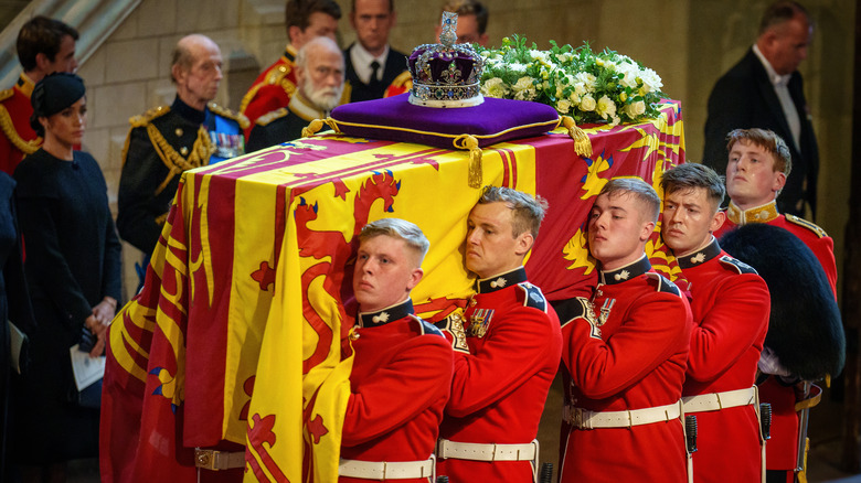 Queen Elizabeth's coffin being carried by pallbearers 