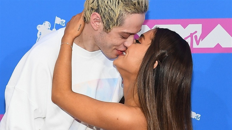 Ariana Grande kissing Pete Davidson