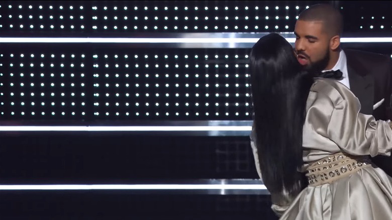 Rihanna leans away from Drake's kiss