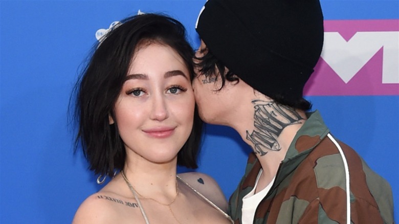 Lil Xan kissing Noah Cyrus' temple