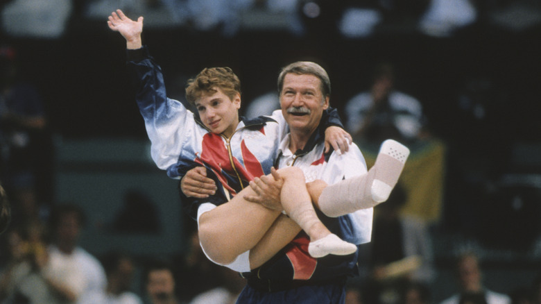 Keri Strug carried by coach