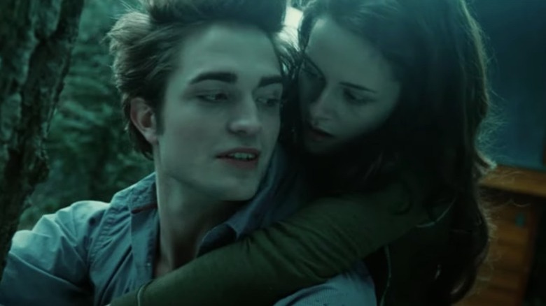 Awkward Twilight Moments That Were Caught On Camera