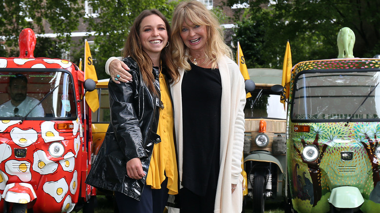  Ayesha Shand and Goldie Hawn smiling