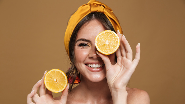 Woman holding lemons