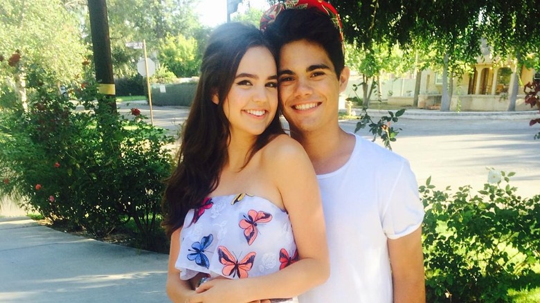 Bailee Madison and Emery Kelly posing