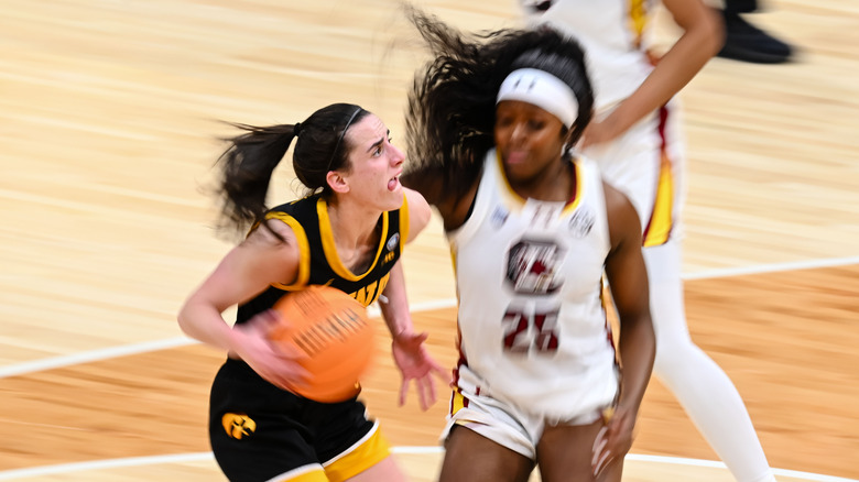 Caitlin Clark playing against Raven Johnson on basketball court