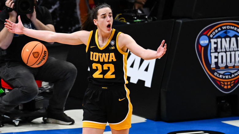 Caitlin Clark in Iowa basketball uniform