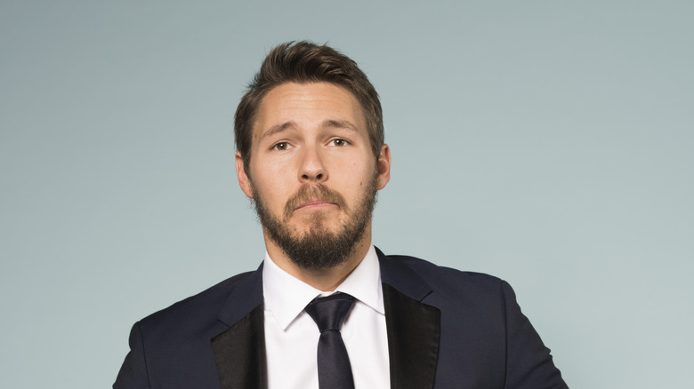 Scott Clifton posing