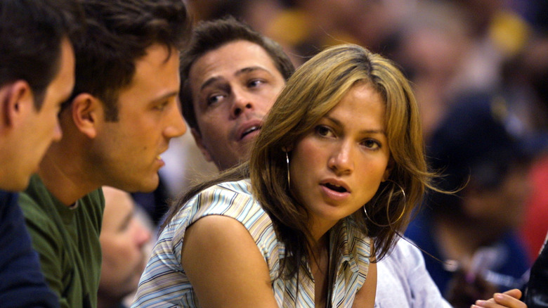 Jennifer and Ben Affleck talking at a basketball game