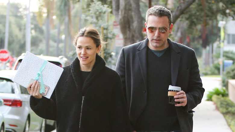 Ben Affleck and Jennifer Garner walking