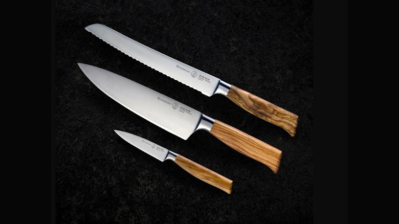 Set of 3 knives with wood handles