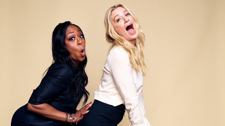 beth behrs and tichina arnold on set