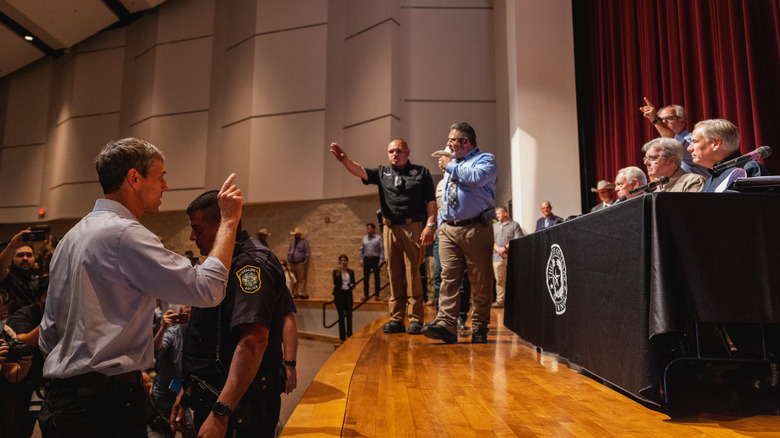 Beto O'Rourke interrupting Greg Abbott's press conference 