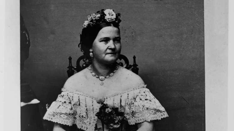 Mary Todd Lincoln poses for photo.