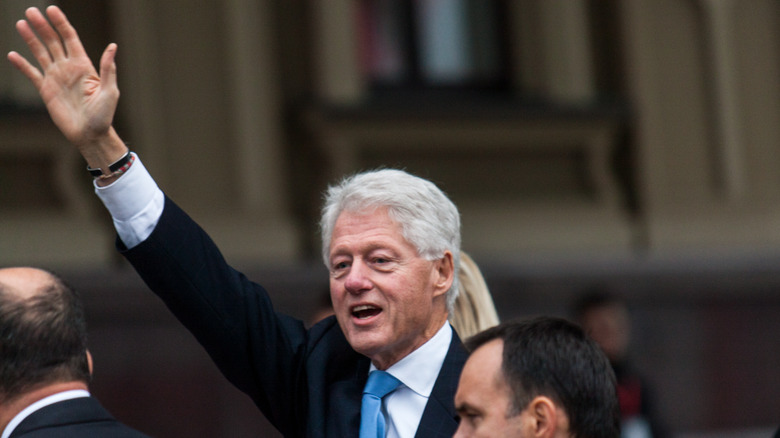 Bill Clinton waving