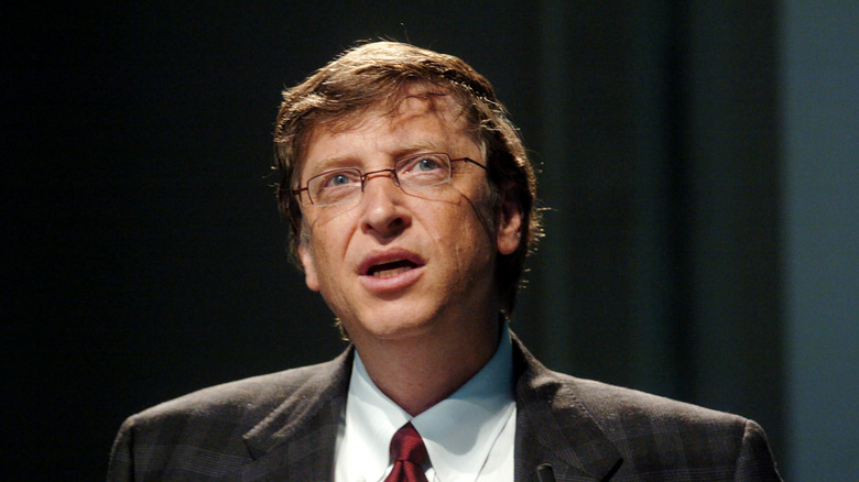 A young Bill Gates speaks before Congress