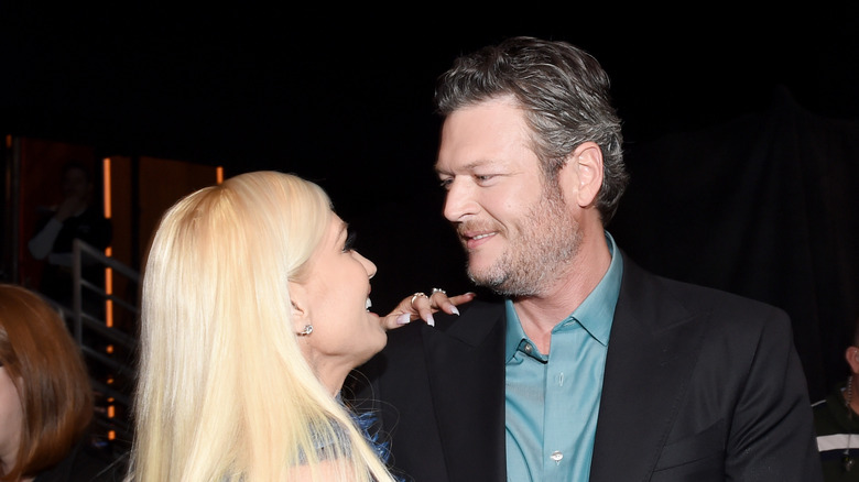 Gwen Stefani looking at Blake Shelton