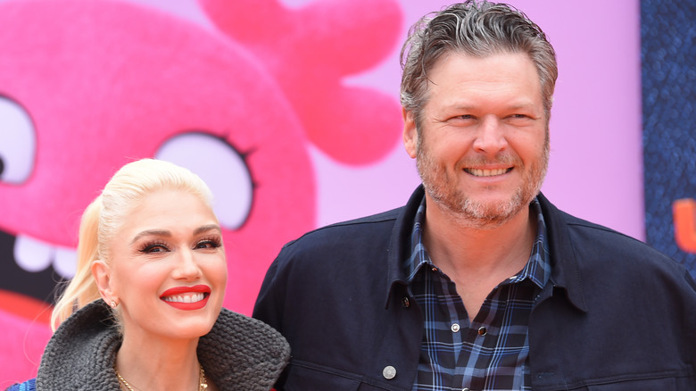 Blake Shelton and Gwen Stefani smiling 