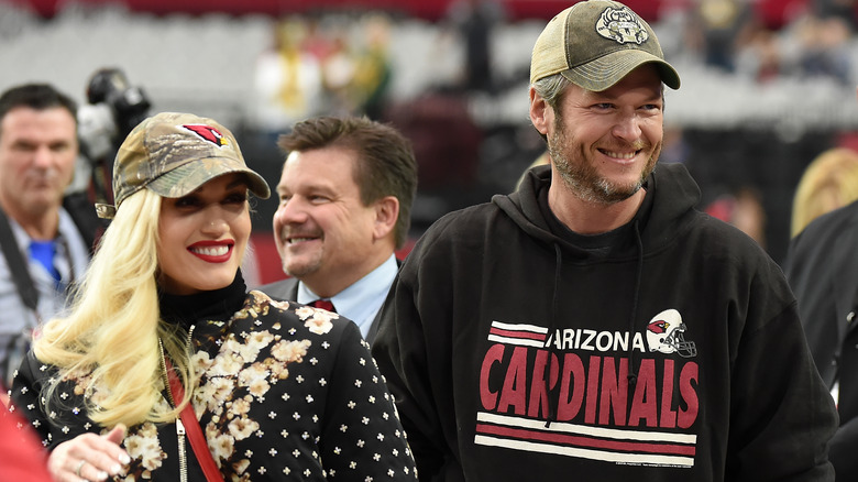 gwen stefani and blake shelton at football game