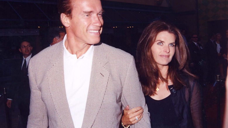 Arnold Schwarzenegger and Maria Shriver walking 