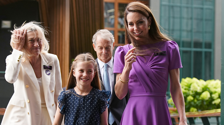 Kate Middleton and Princess Charlotte walking at Wimbledon