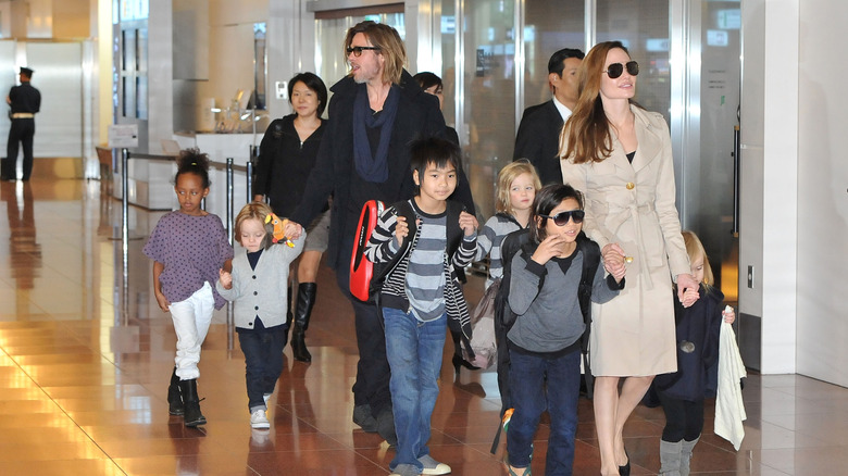 Angelina Jolie and Brad Pitt posing with their kids