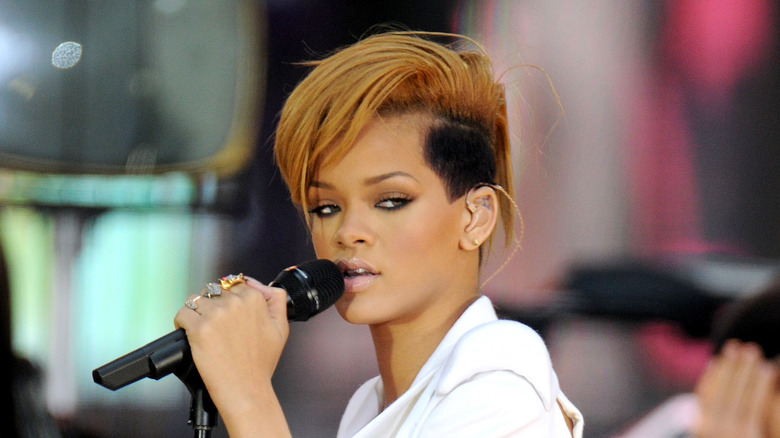 Rihanna performing in 2009