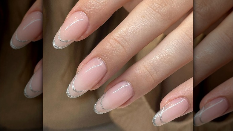 Outline metal French manicure