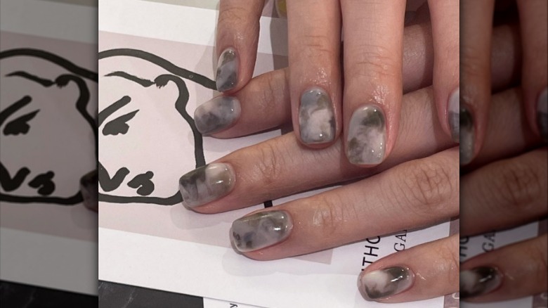 Gray marble manicure 