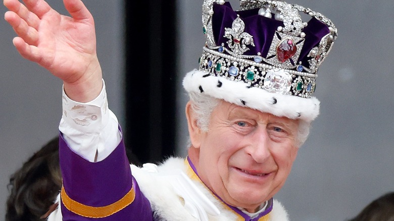 King Charles waving in a crown and robe 