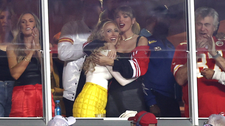 Brittany Mahomes and Taylor Swift hugging