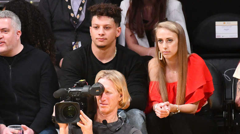 Patrick and Brittany Mahomes sitting together at a Lakers game in 2019