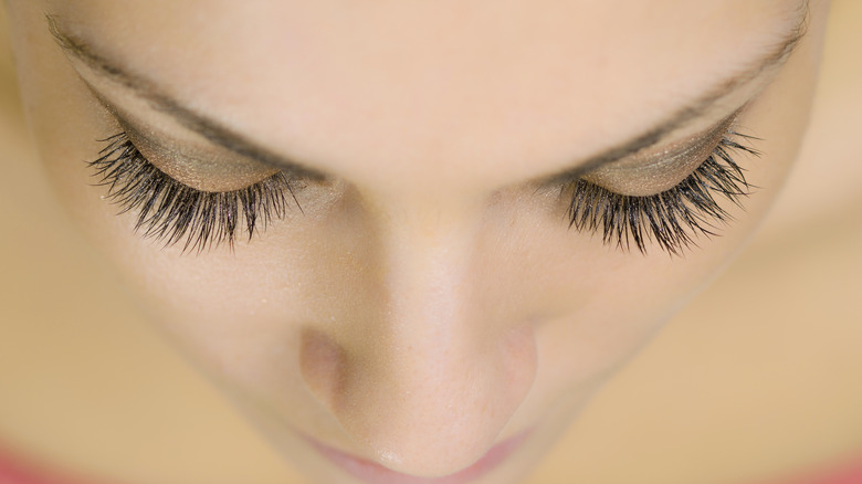 woman long eyelashes mascara