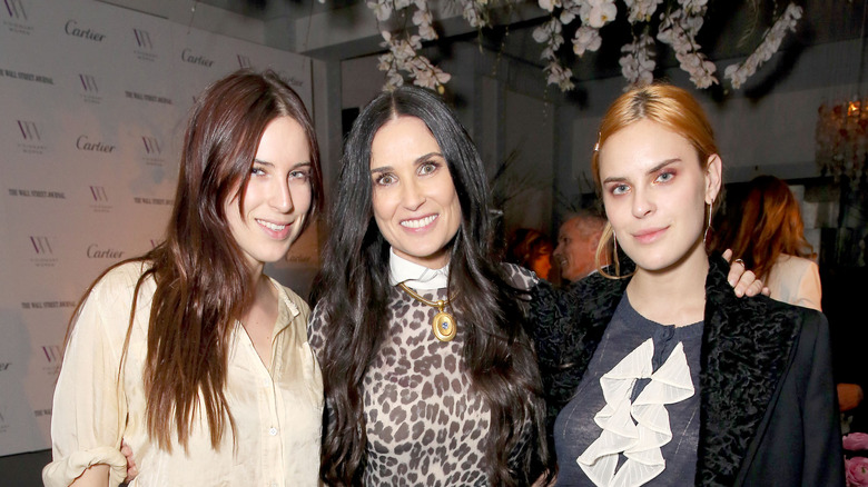 Scout and Tallulah Willis with mom Demi Moore