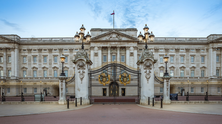 Front view of Buckingham Palace