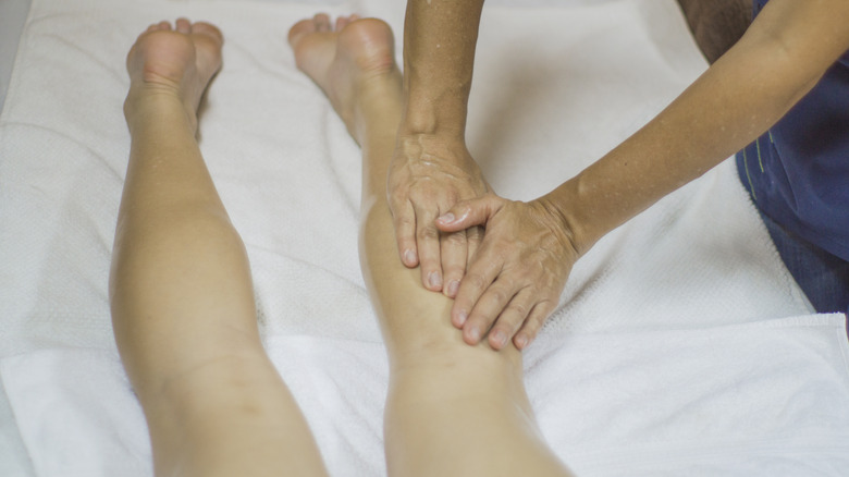 leg massage for relieving pain