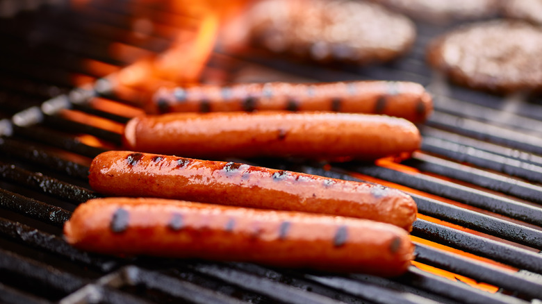 can-you-eat-raw-hot-dogs-what-are-the-side-effects-foodsalternative