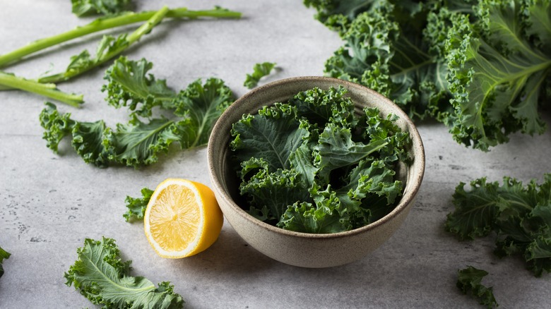 bowl of kale with lemon