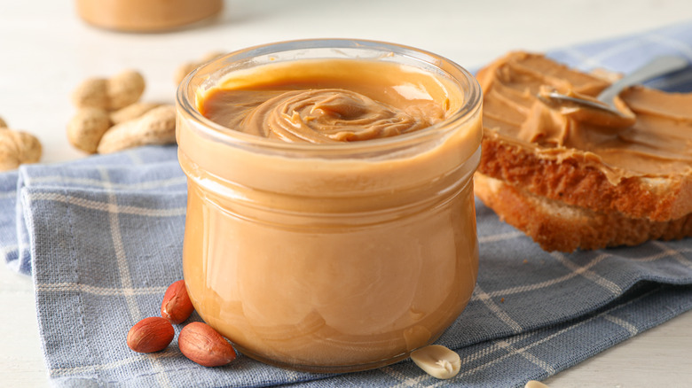 can-you-eat-peanut-butter-while-pregnant