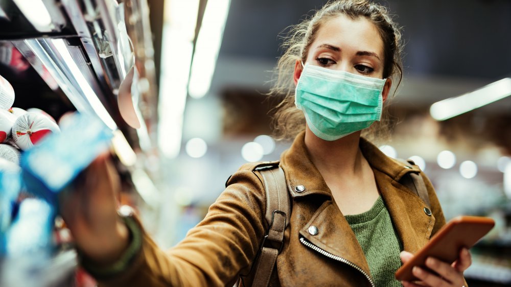 woman wearing a face mask