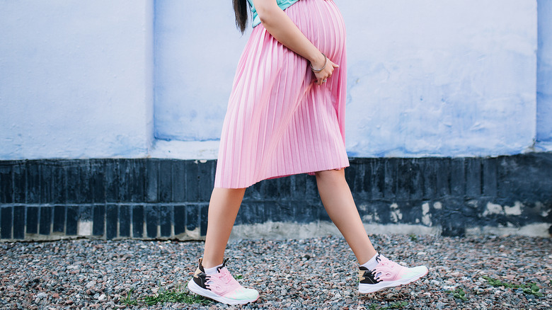 pregnant woman wearing sneakers