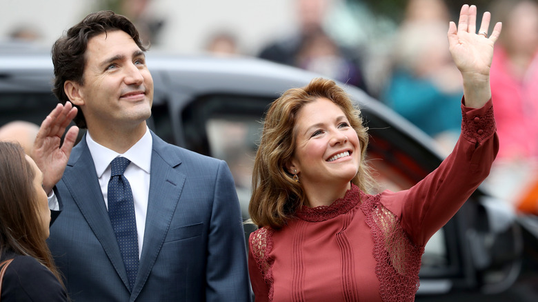 Justin Trudeau and Sophia Gregoire Trudeau smiling and waving